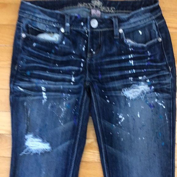 🔴 2 for $25 Almost Famous Capri jeans with paint splatter size 3 - Picture 3 of 10